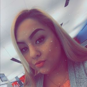 Meet your Posher, Alexia